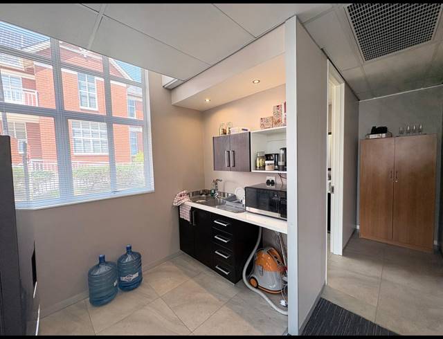 117M² OFFICE TO LET IN DAINFERN